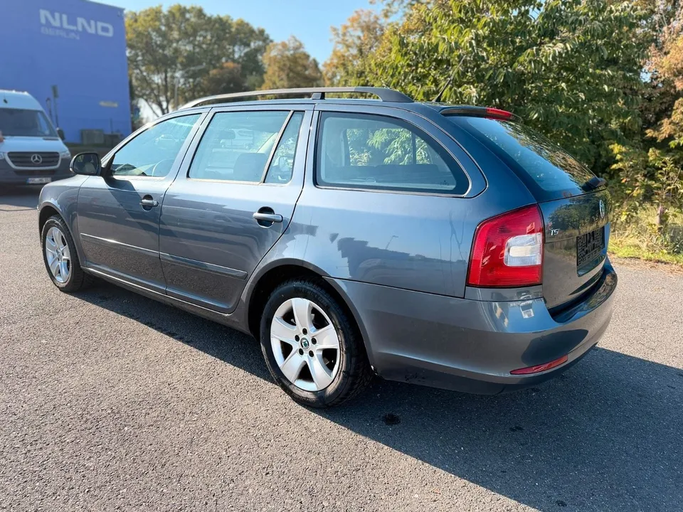 Skoda Octavia Combi Elegance*Klimatronic*PDC*Xenon* – Foto 7