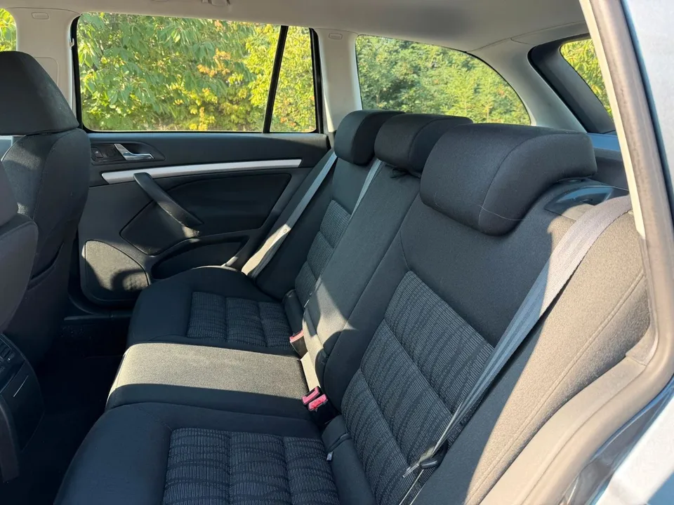 Skoda Octavia Combi Elegance*Klimatronic*PDC*Xenon* – Foto 13