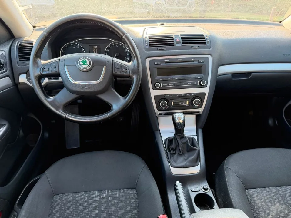 Skoda Octavia Combi Elegance*Klimatronic*PDC*Xenon* – Foto 14