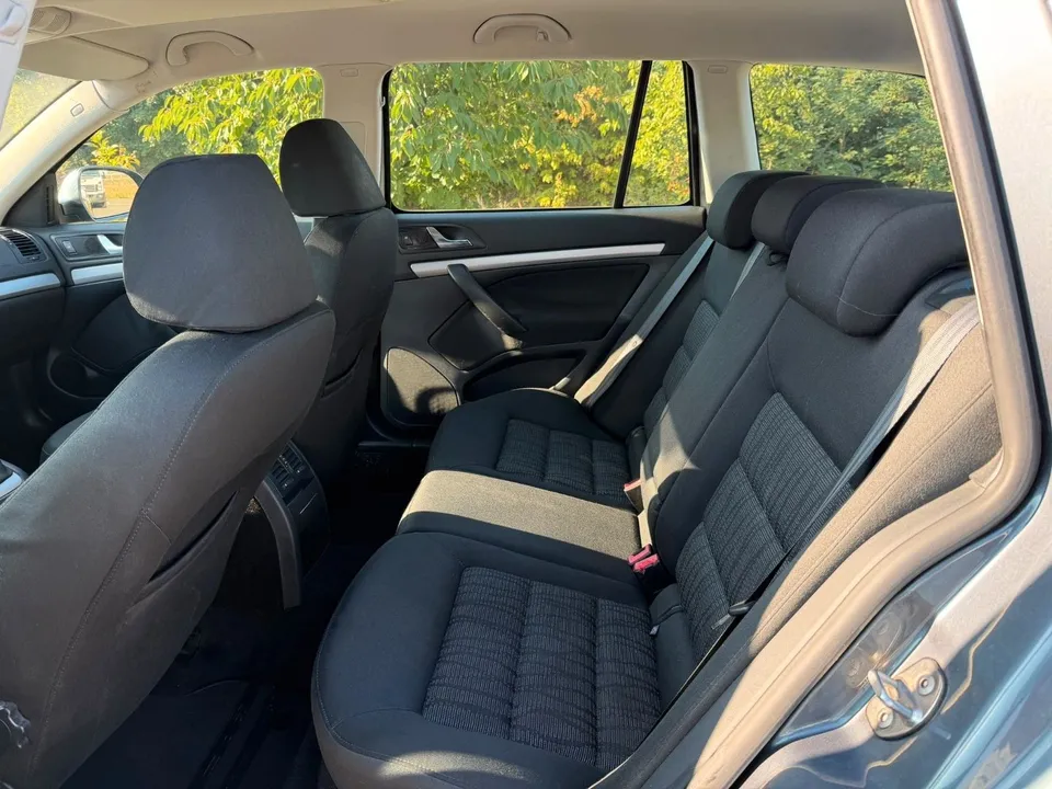 Skoda Octavia Combi Elegance*Klimatronic*PDC*Xenon* – Foto 27
