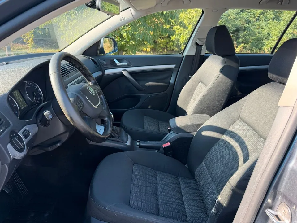 Skoda Octavia Combi Elegance*Klimatronic*PDC*Xenon* – Foto 17