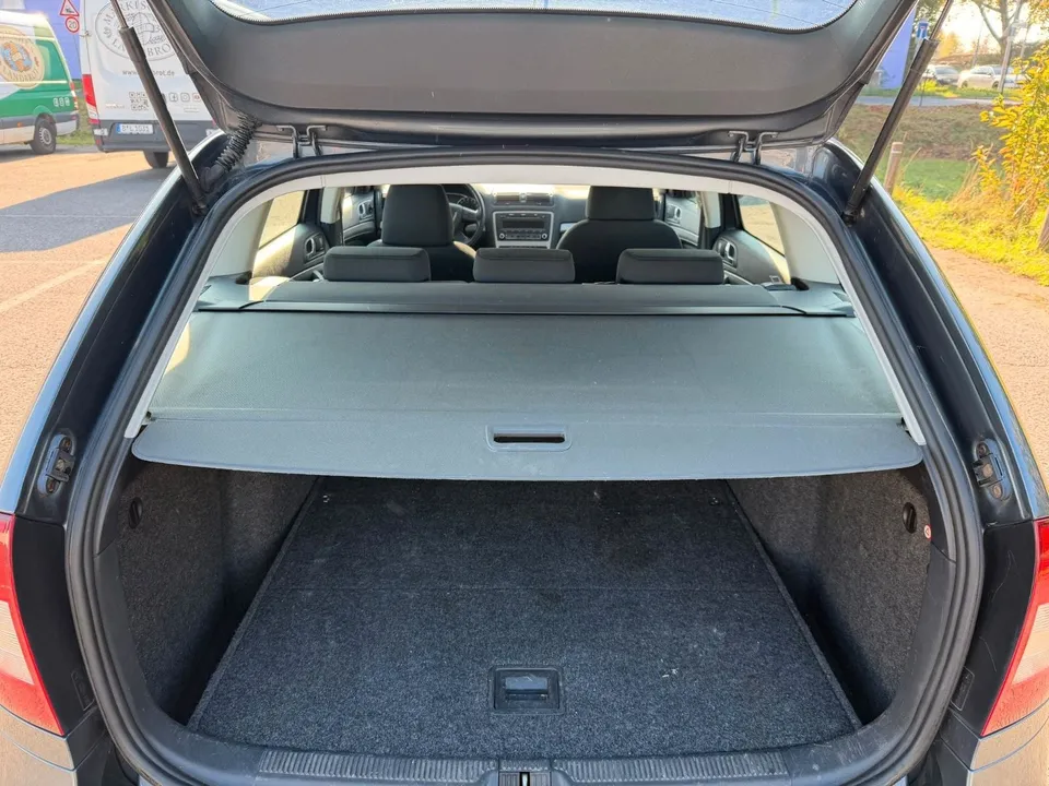 Skoda Octavia Combi Elegance*Klimatronic*PDC*Xenon* – Foto 10