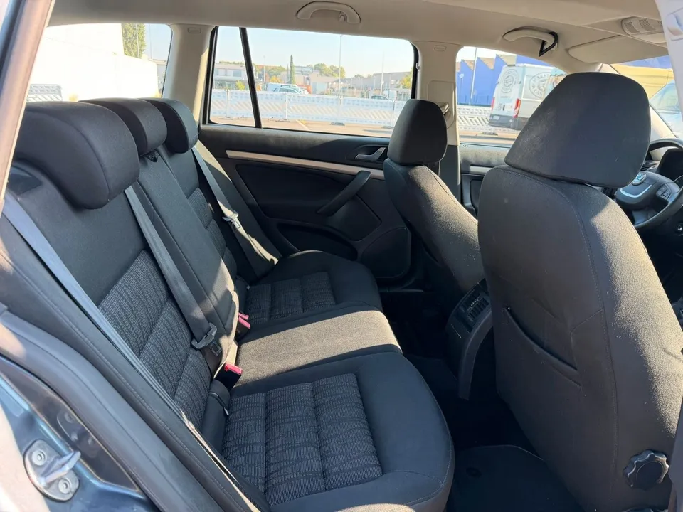 Skoda Octavia Combi Elegance*Klimatronic*PDC*Xenon* – Foto 15