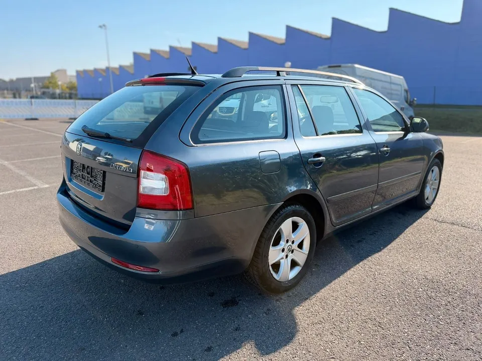 Skoda Octavia Combi Elegance*Klimatronic*PDC*Xenon* – Foto 5