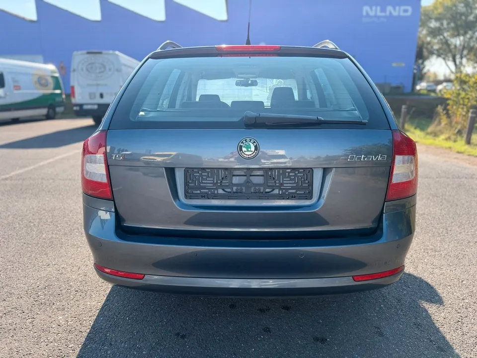 Skoda Octavia Combi Elegance*Klimatronic*PDC*Xenon* – Foto 6