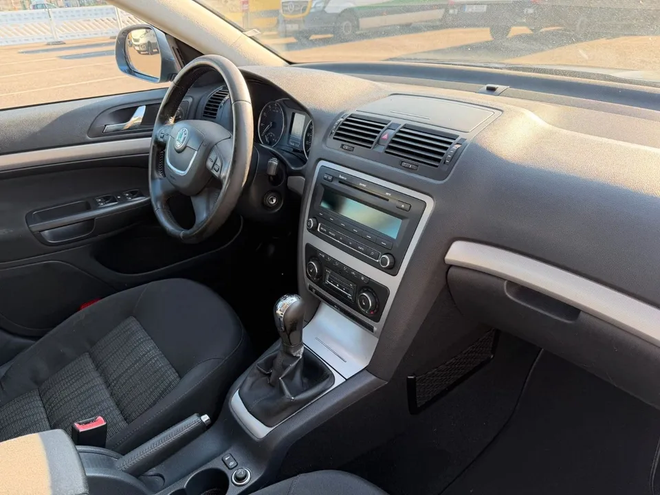 Skoda Octavia Combi Elegance*Klimatronic*PDC*Xenon* – Foto 23