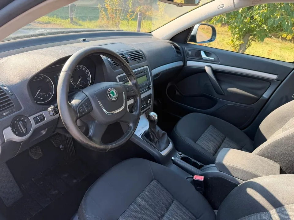Skoda Octavia Combi Elegance*Klimatronic*PDC*Xenon* – Foto 22