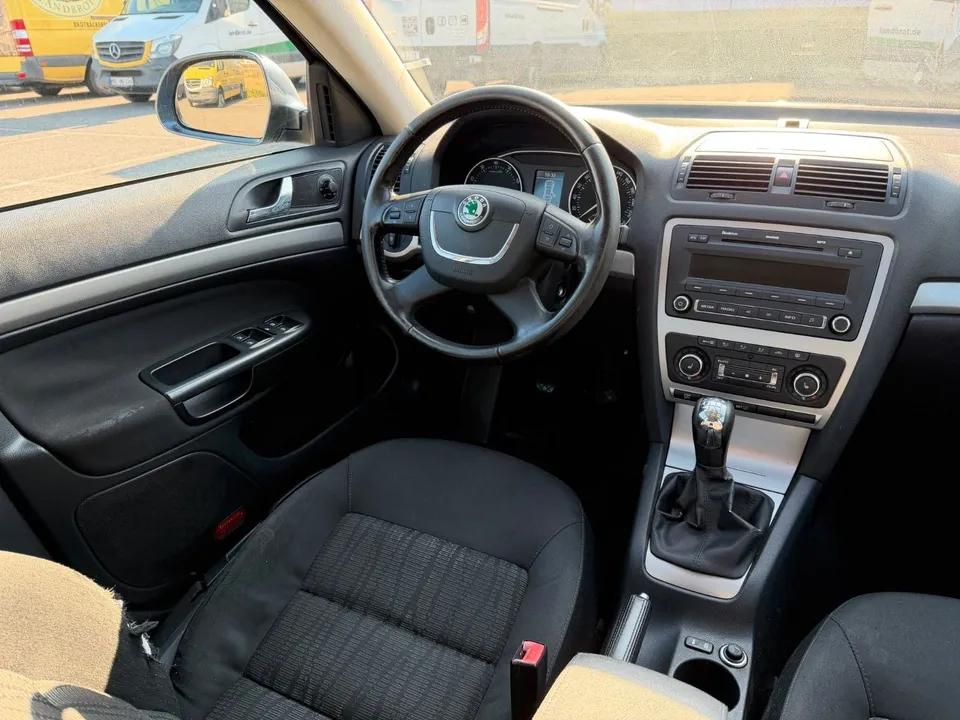 Skoda Octavia Combi Elegance*Klimatronic*PDC*Xenon* – Foto 21