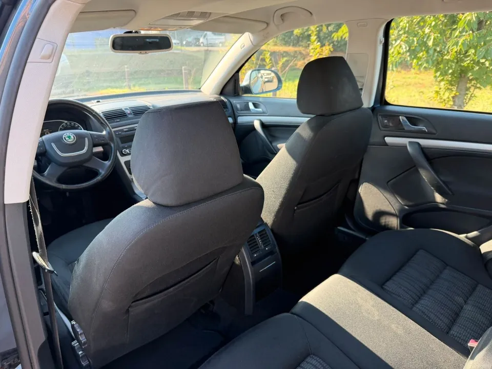 Skoda Octavia Combi Elegance*Klimatronic*PDC*Xenon* – Foto 12