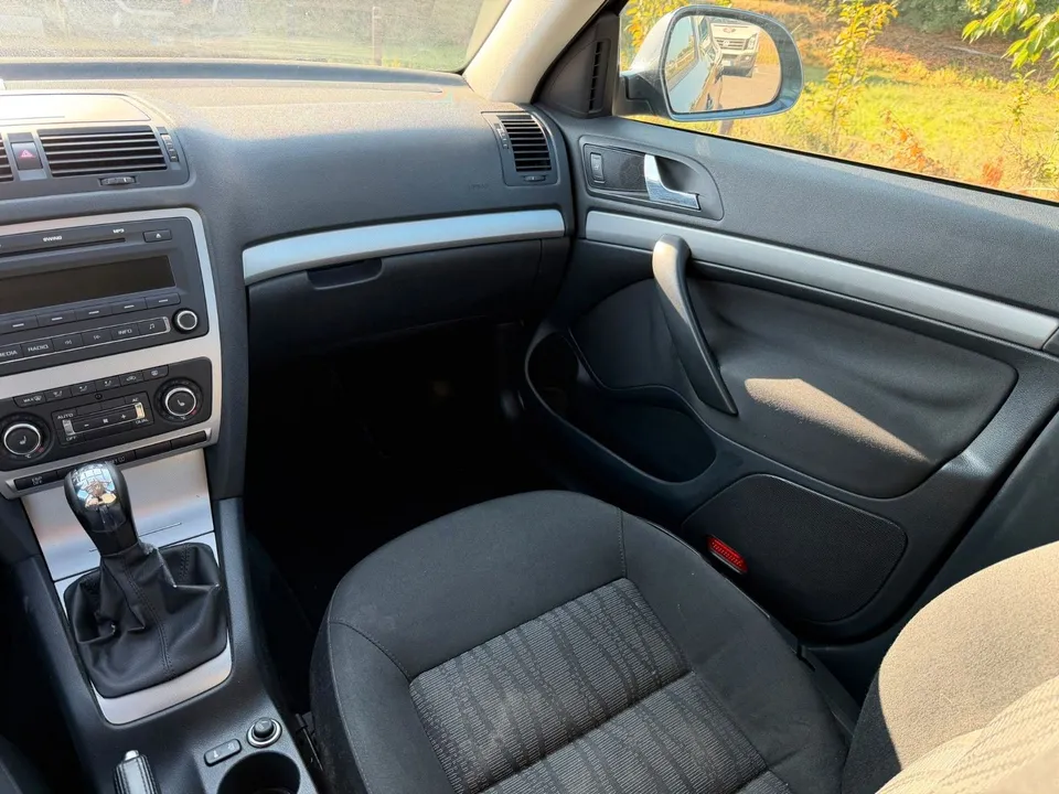 Skoda Octavia Combi Elegance*Klimatronic*PDC*Xenon* – Foto 16