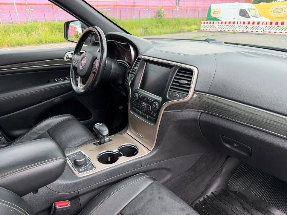 Jeep Grand Cherokee 3.0 CRD Overland*Vollausstattung* – Foto 29