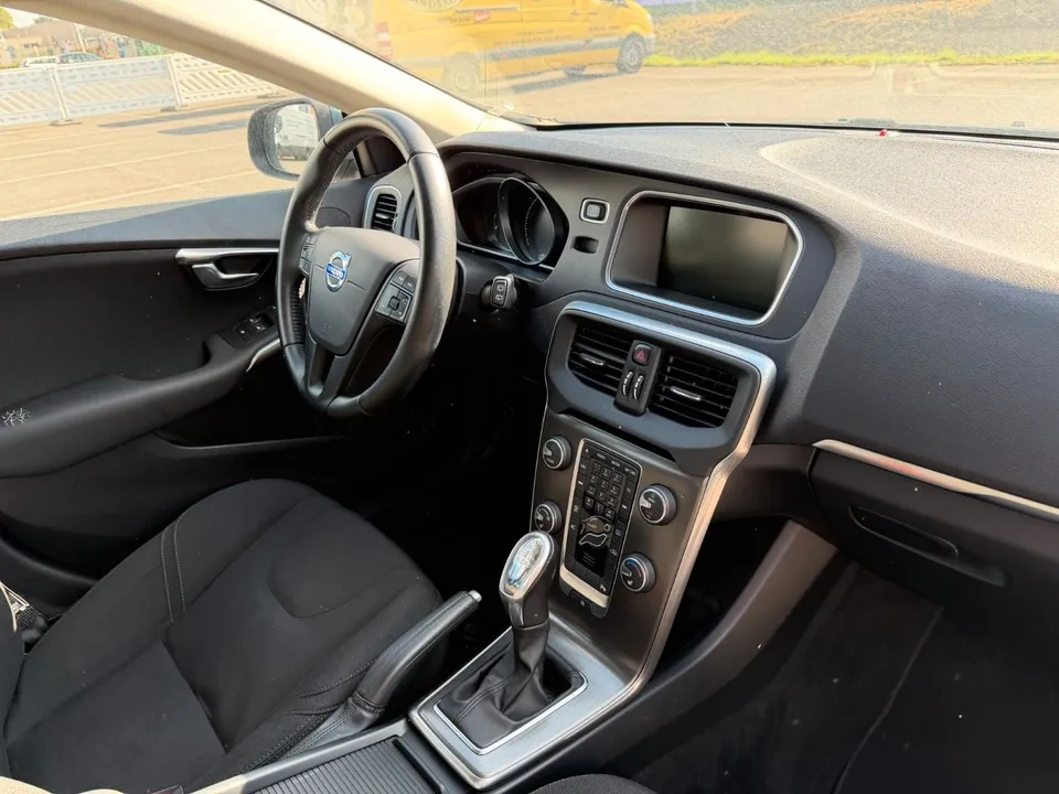 Volvo V40 You! 2,0*Navigation*Xenon*SHZ*PDC*TOP* – Foto 21