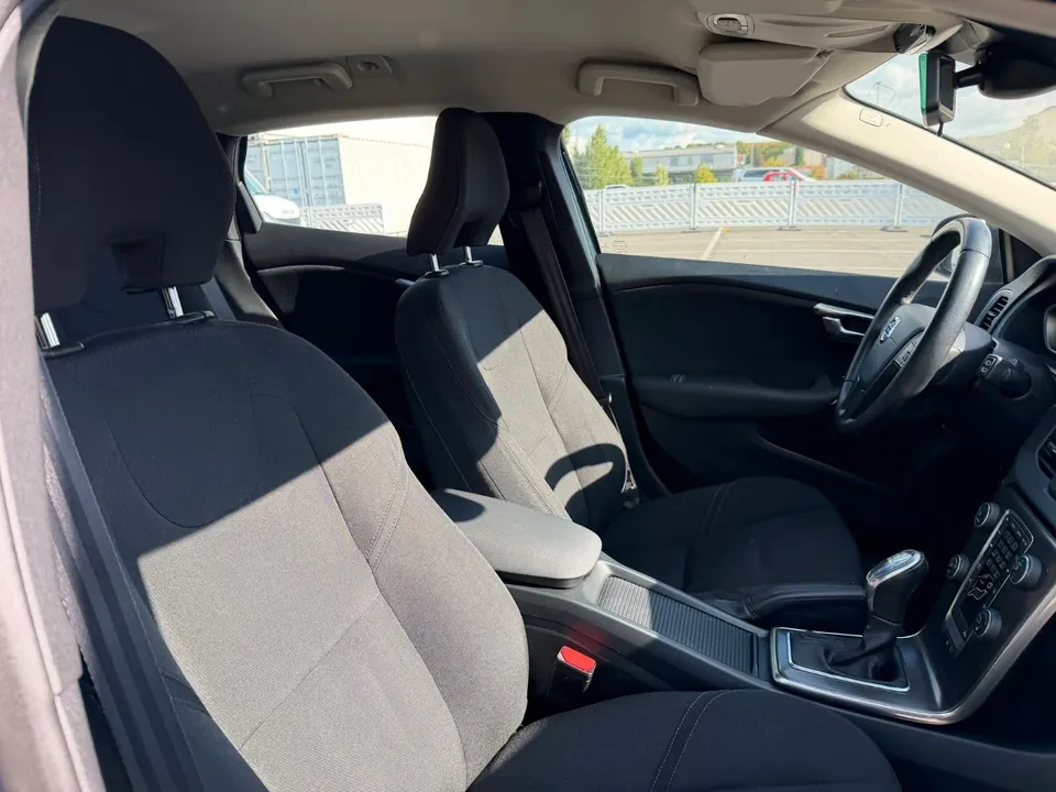 Volvo V40 You! 2,0*Navigation*Xenon*SHZ*PDC*TOP* – Foto 20