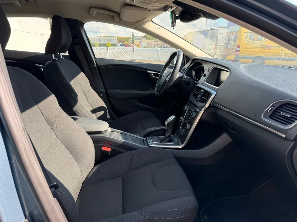 Volvo V40 You! 2,0*Navigation*Xenon*SHZ*PDC*TOP* – Foto 19