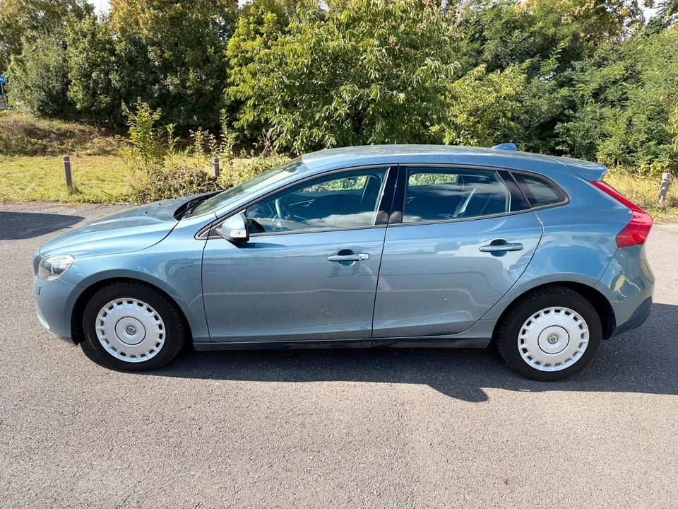 Volvo V40 You! 2,0*Navigation*Xenon*SHZ*PDC*TOP* – Foto 8