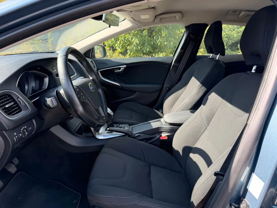 Volvo V40 You! 2,0*Navigation*Xenon*SHZ*PDC*TOP* – Foto 24