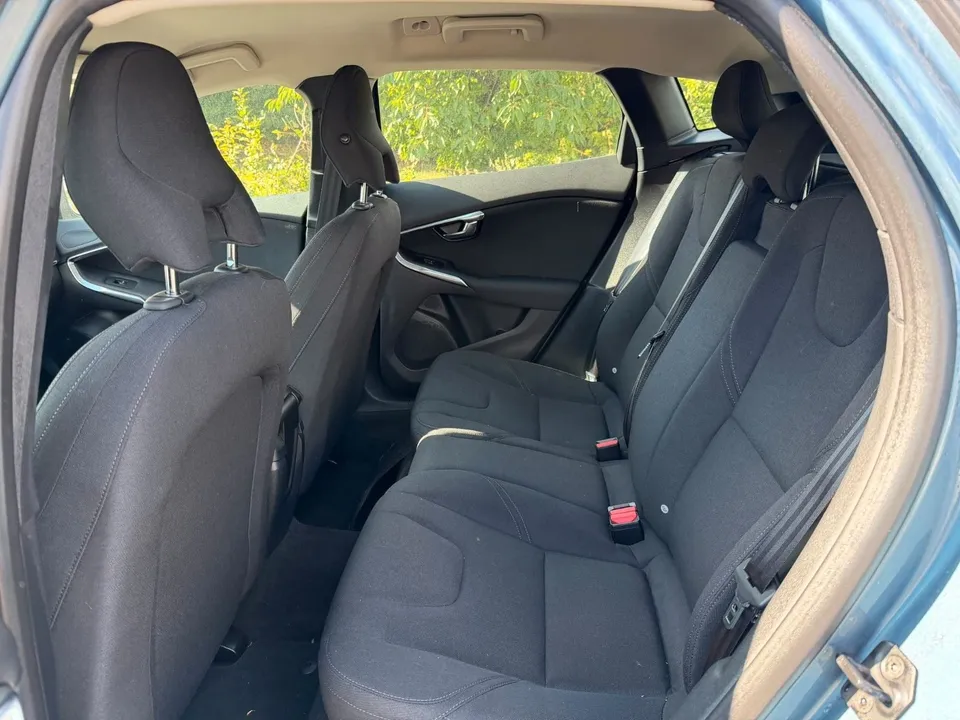 Volvo V40 You! 2,0*Navigation*Xenon*SHZ*PDC*TOP* – Foto 9