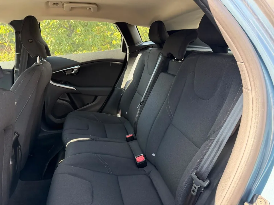 Volvo V40 You! 2,0*Navigation*Xenon*SHZ*PDC*TOP* – Foto 10
