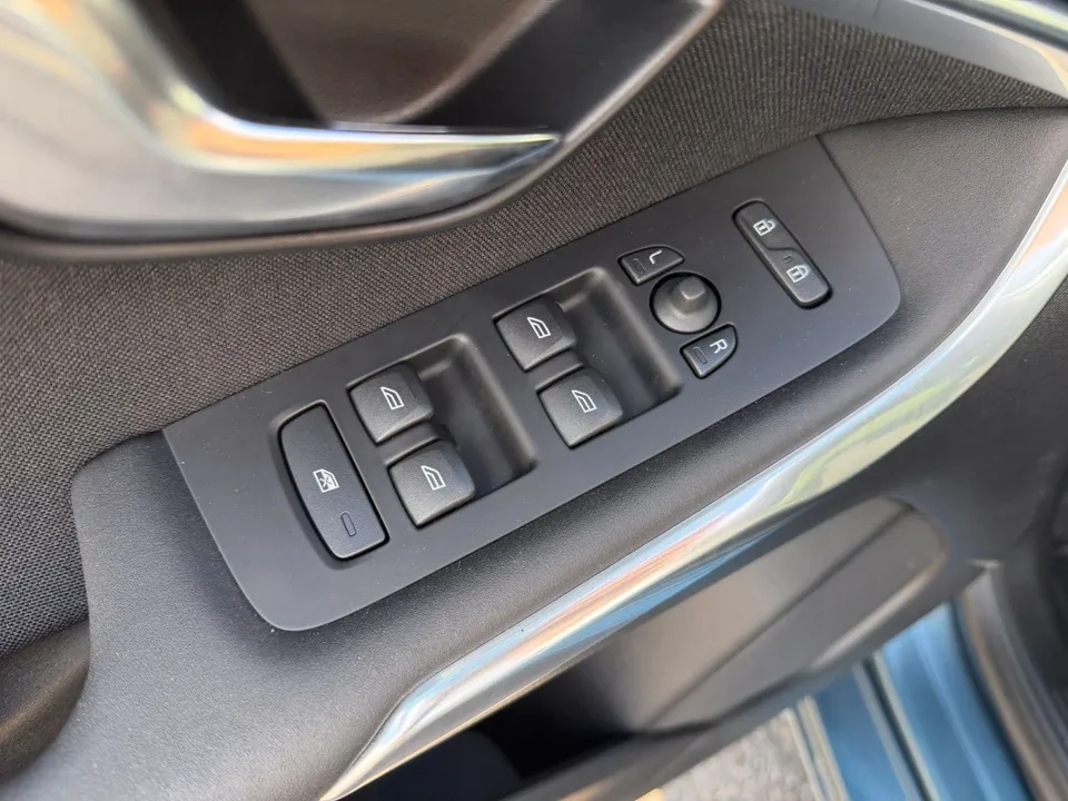 Volvo V40 You! 2,0*Navigation*Xenon*SHZ*PDC*TOP* – Foto 25