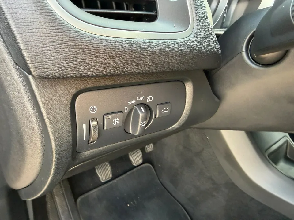 Volvo V40 You! 2,0*Navigation*Xenon*SHZ*PDC*TOP* – Foto 26