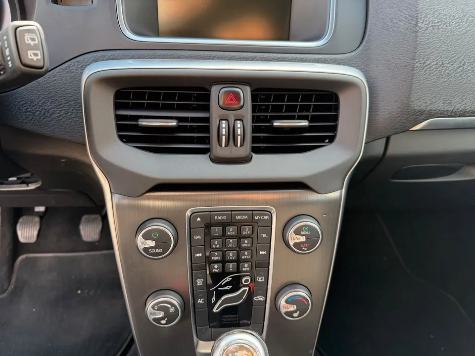 Volvo V40 You! 2,0*Navigation*Xenon*SHZ*PDC*TOP* – Foto 30