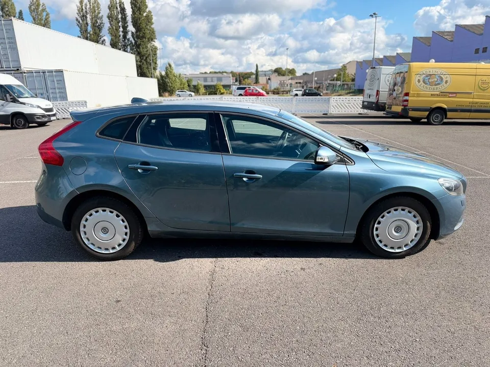 Volvo V40 You! 2,0*Navigation*Xenon*SHZ*PDC*TOP* – Foto 5