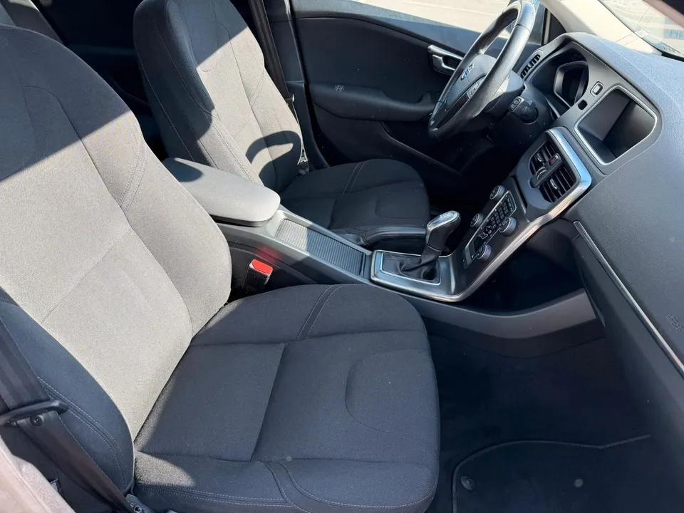 Volvo V40 You! 2,0*Navigation*Xenon*SHZ*PDC*TOP* – Foto 22
