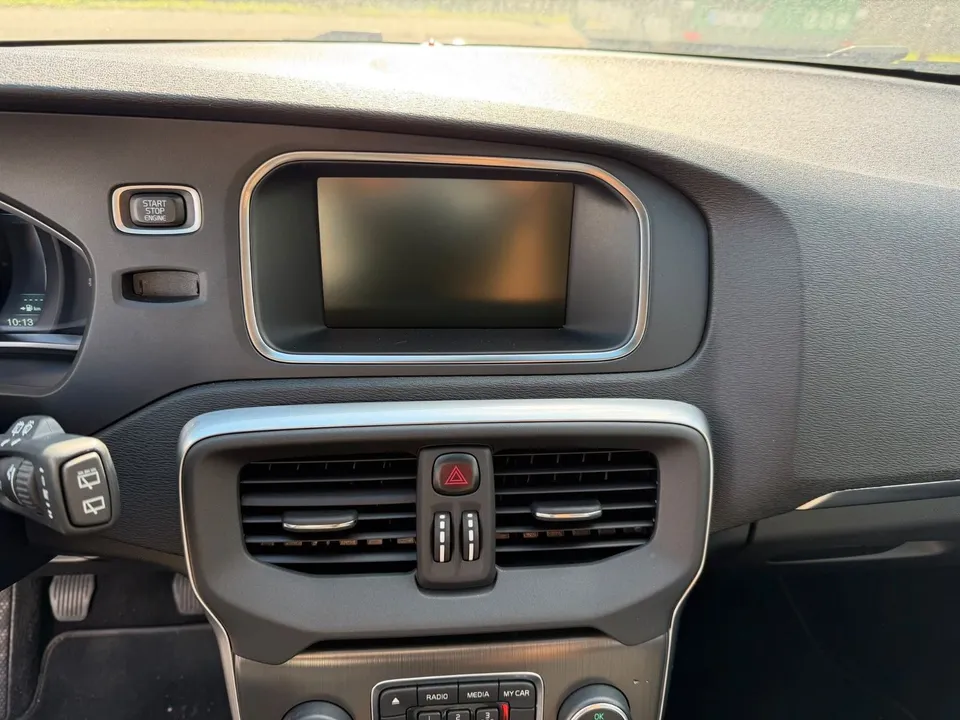 Volvo V40 You! 2,0*Navigation*Xenon*SHZ*PDC*TOP* – Foto 28
