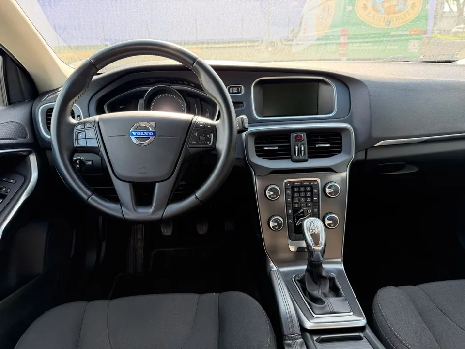 Volvo V40 You! 2,0*Navigation*Xenon*SHZ*PDC*TOP* – Foto 13