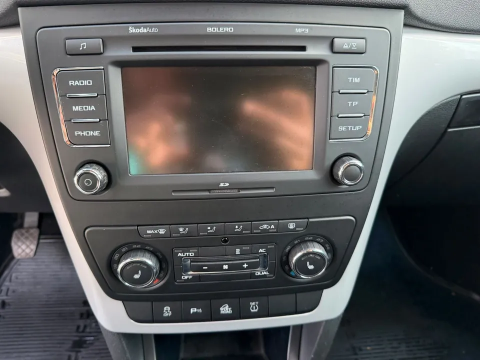 Skoda Yeti Ambition Plus Edition 4x4*Navi*Xenon*PDC* – Foto 32